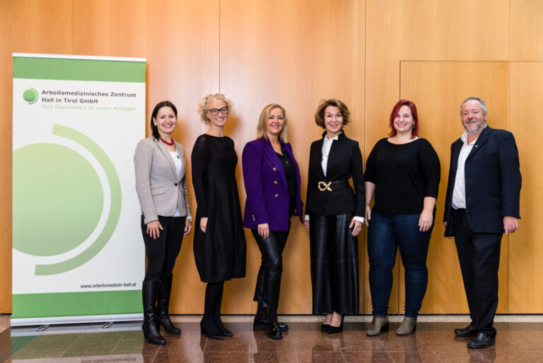 AMZ-Hall-Impulstag-18.11.22.-ReferentInnen-c-Christina-Gaio-2048x1368